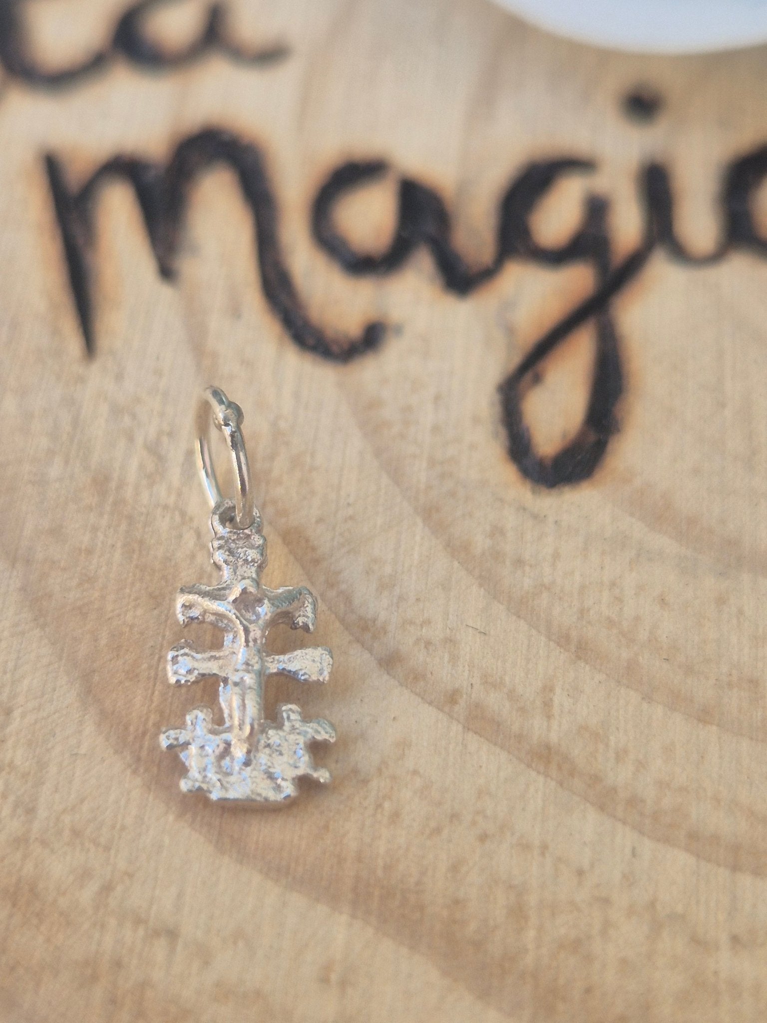 Colgante Cruz de Caravaca Mini Plata - Consagrada para protección y Fe divina Tienda esotérica Málaga - La Tienda de Tata Magic: tienda Esotérica en Málaga
